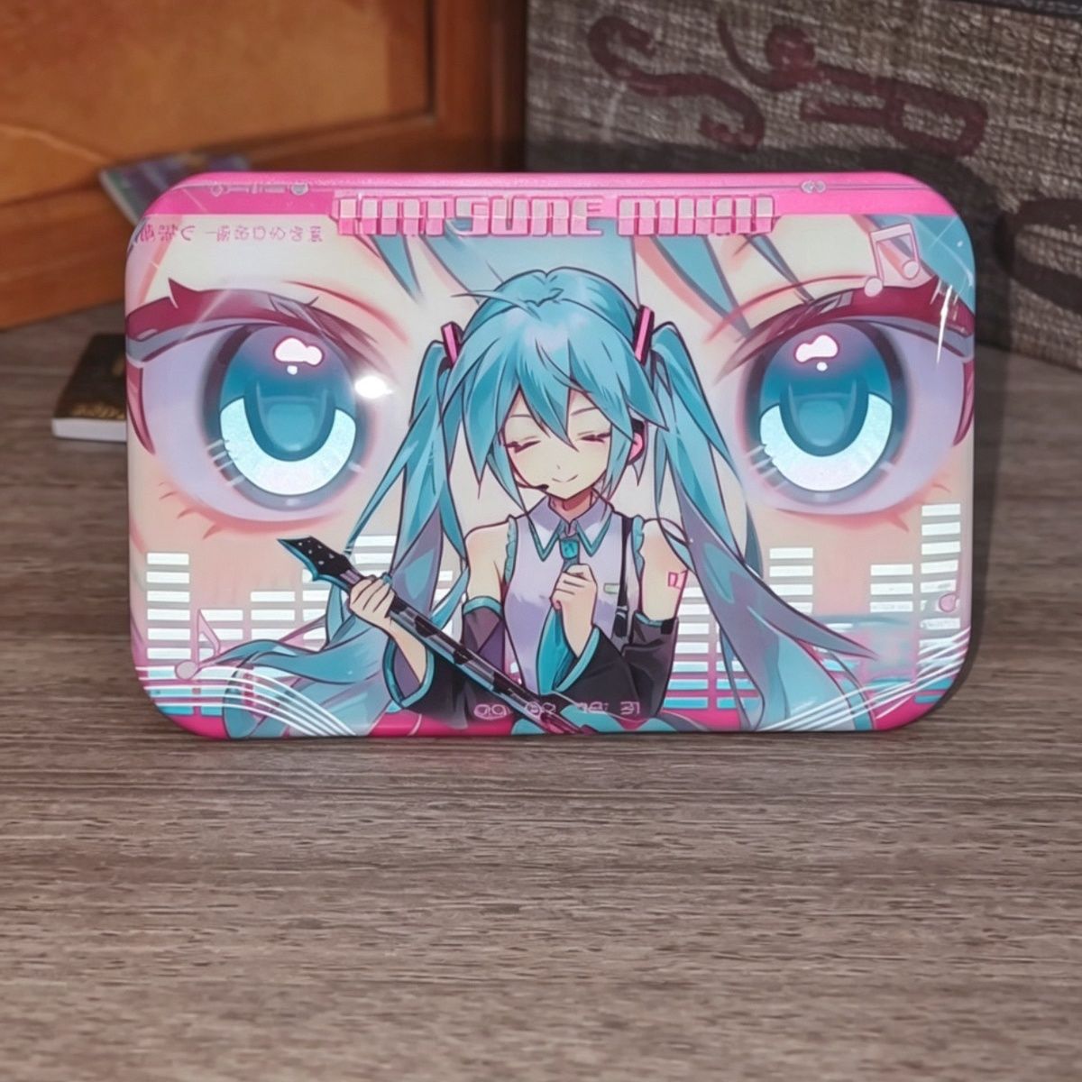 Embroidery Reddit - Pin Metálico Cuadrado de Hatsune Miku
