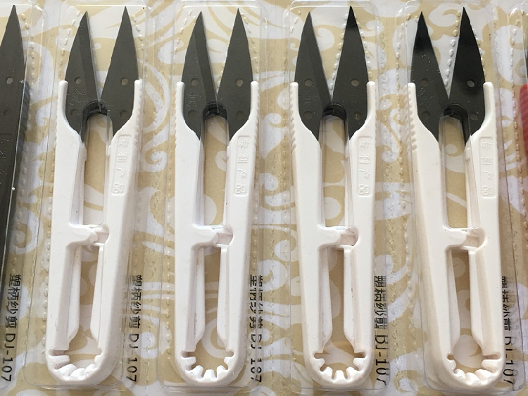 Daji-Tijeras con mango de plás - Embroidery Scissors Small reseña y precio