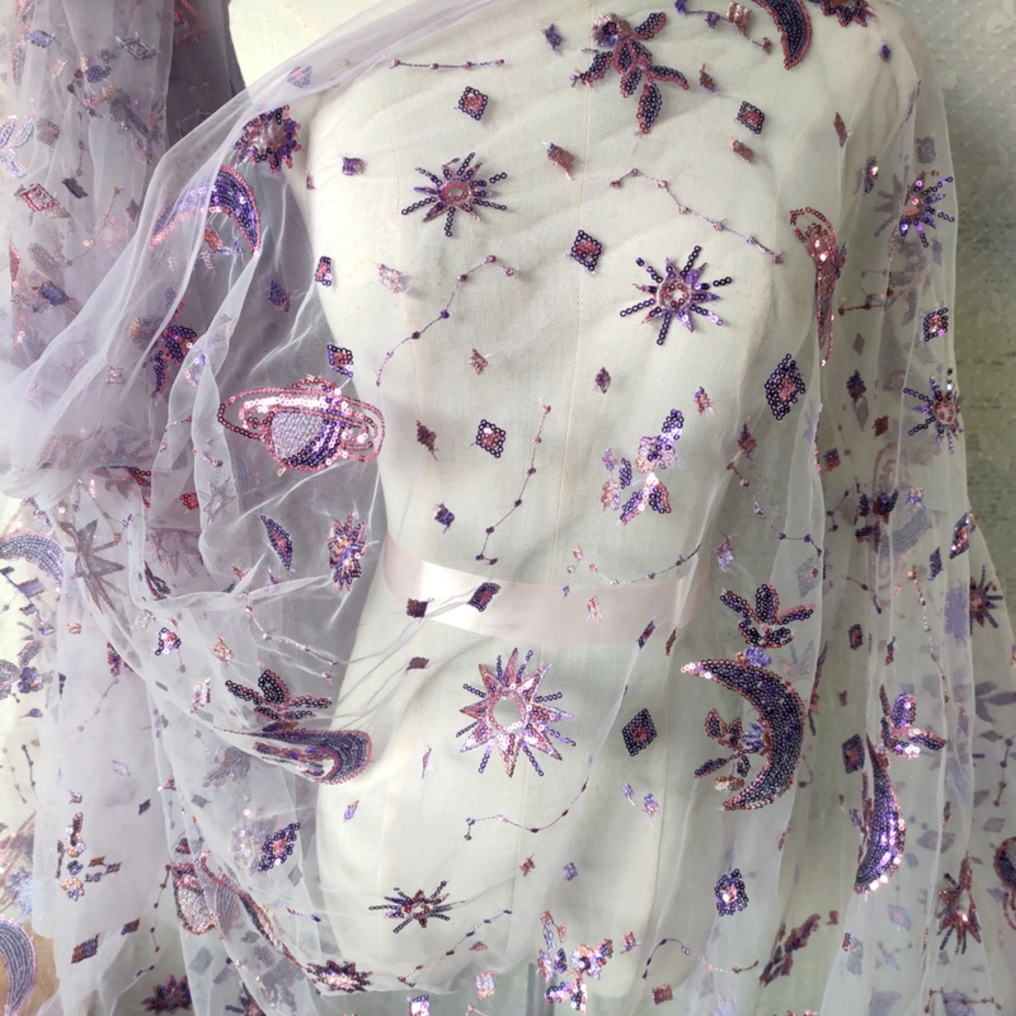 0,5 metros de ancho púrpura 55 - Embroidery Net Fabric reseña y precio
