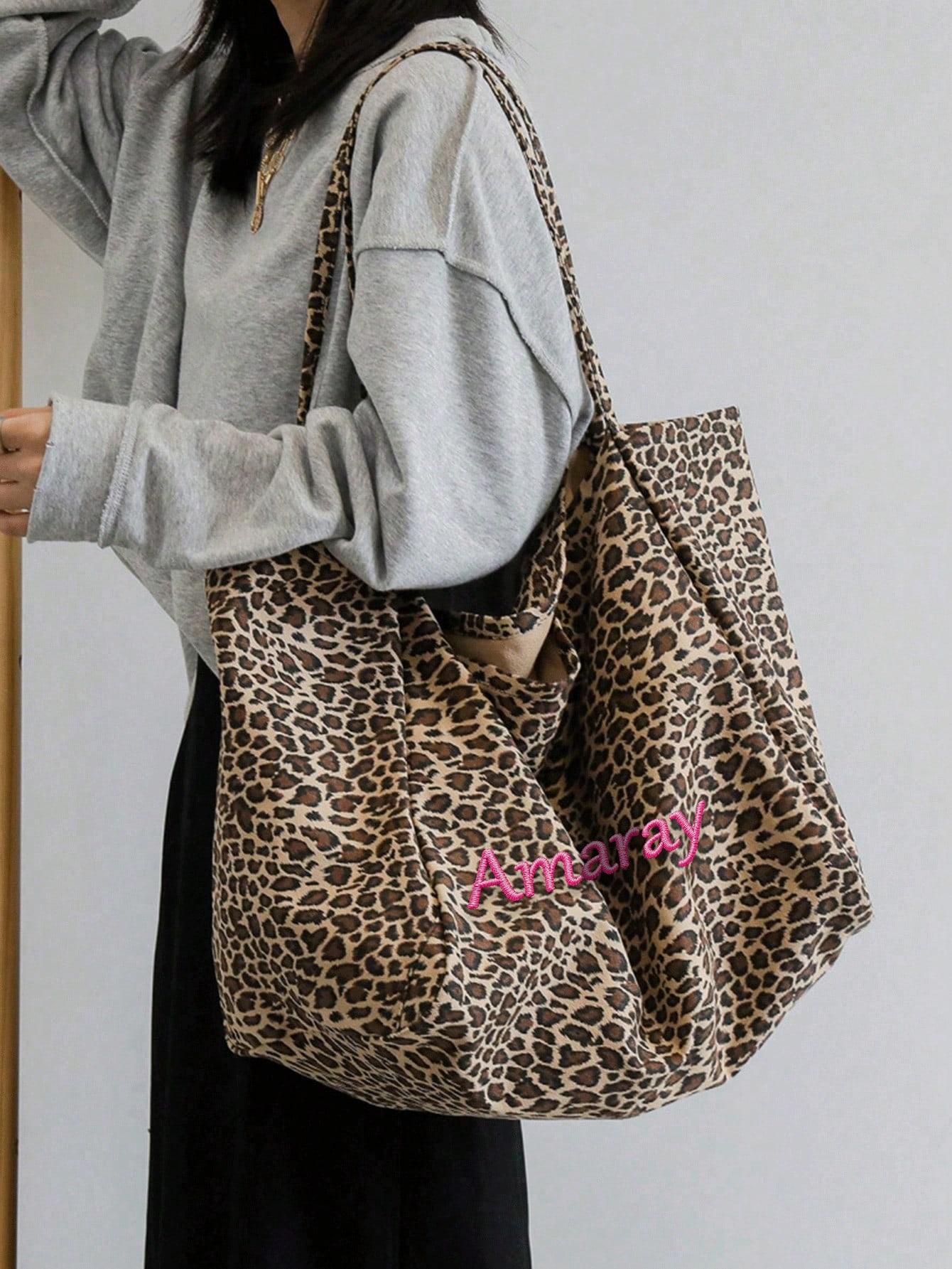 Bolso de mano con estampado de - Embroidery Names reseña y precio