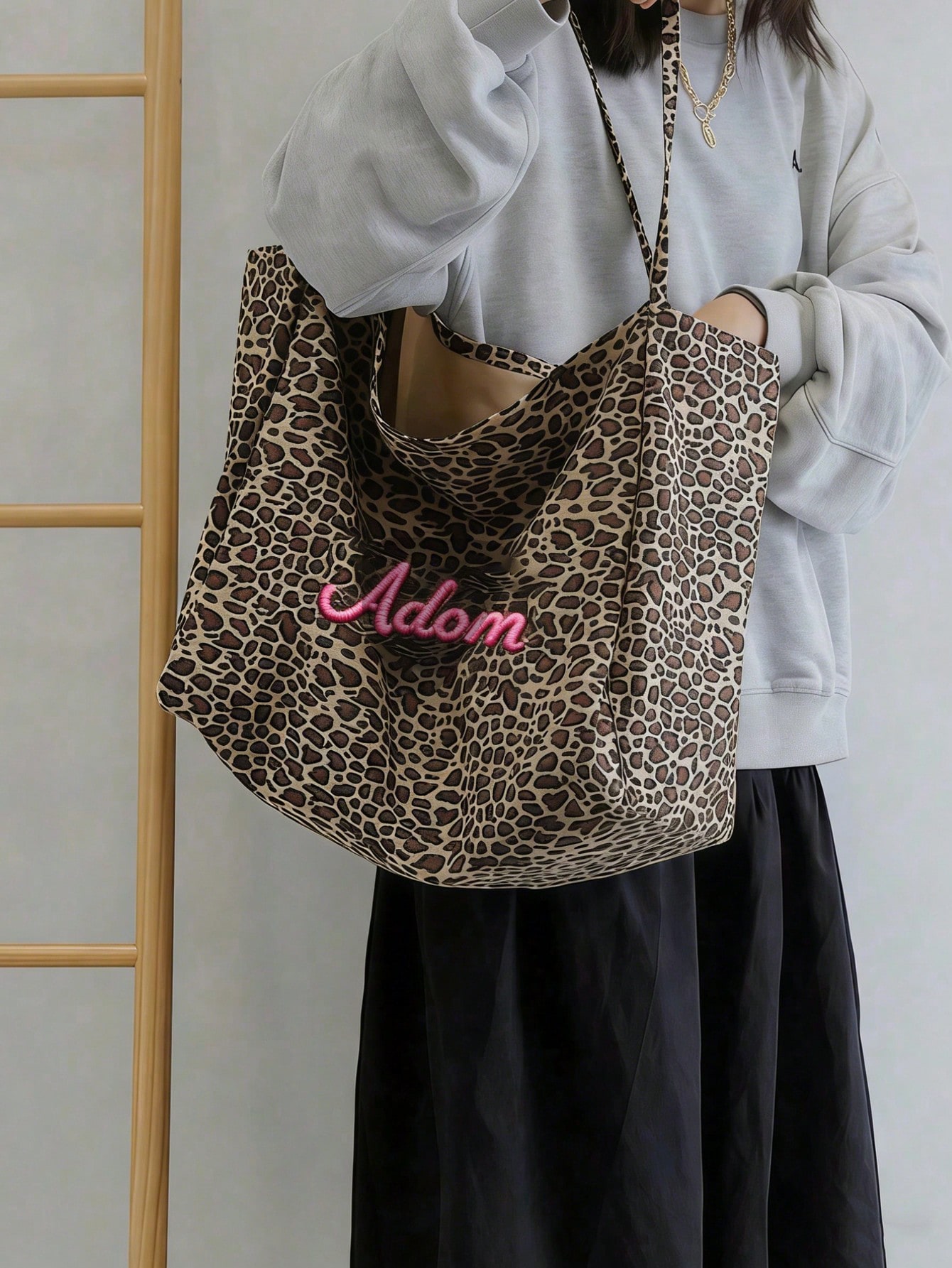 Bolso de mano con estampado de - Embroidery Names reseña y precio