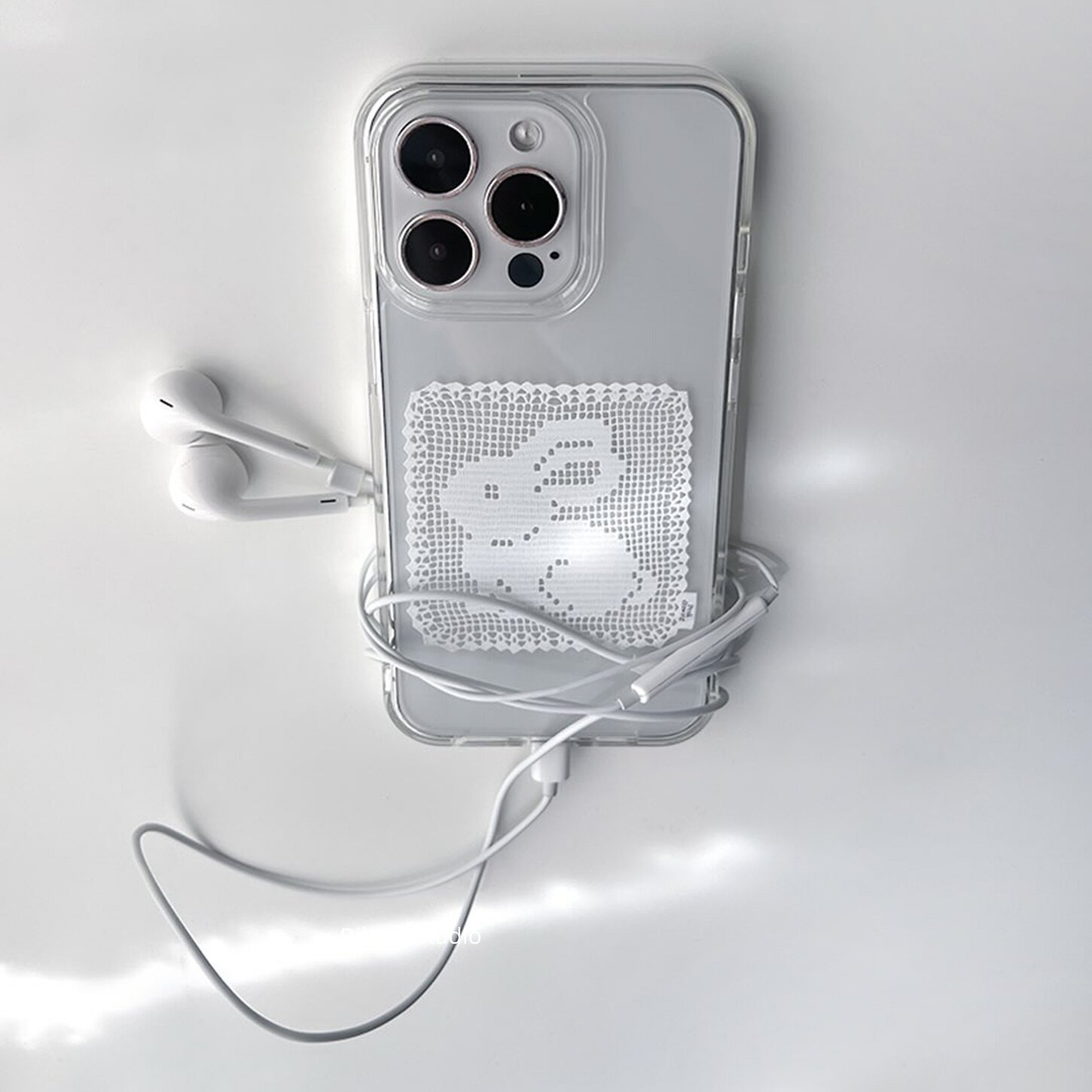 Funda de silicona antichoque c - Embroidery White reseña y precio